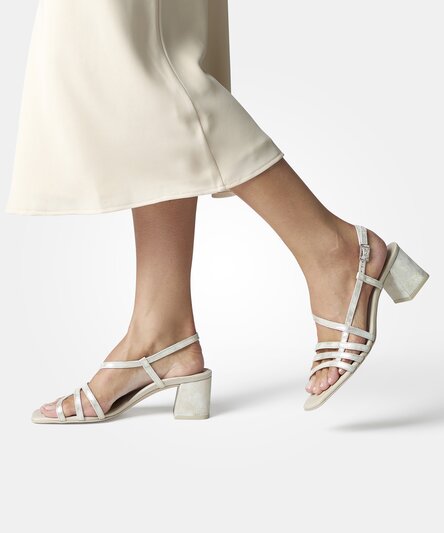 Pumps with ankle strap in silver Paul Green